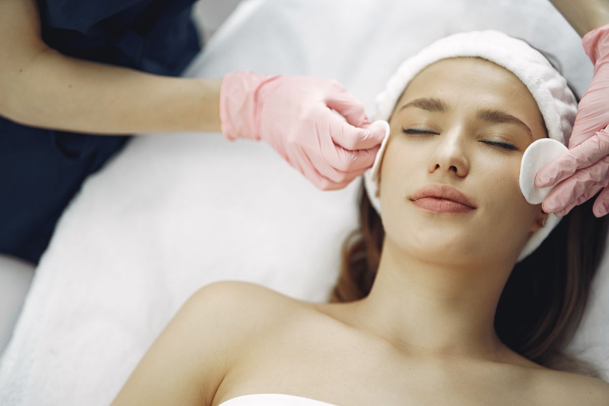 Tratamento facial calmo — avaliação personalizada